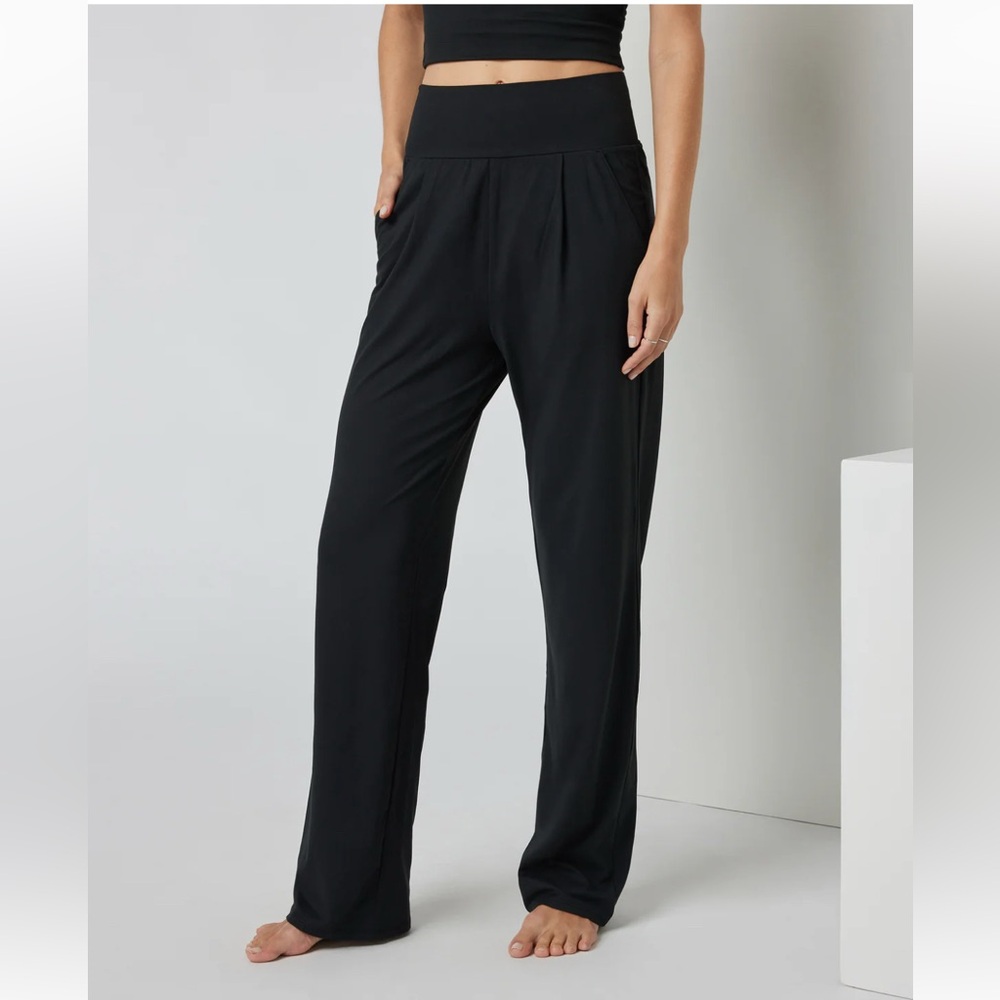 Vuori Black Straight-Leg Lounge Pants